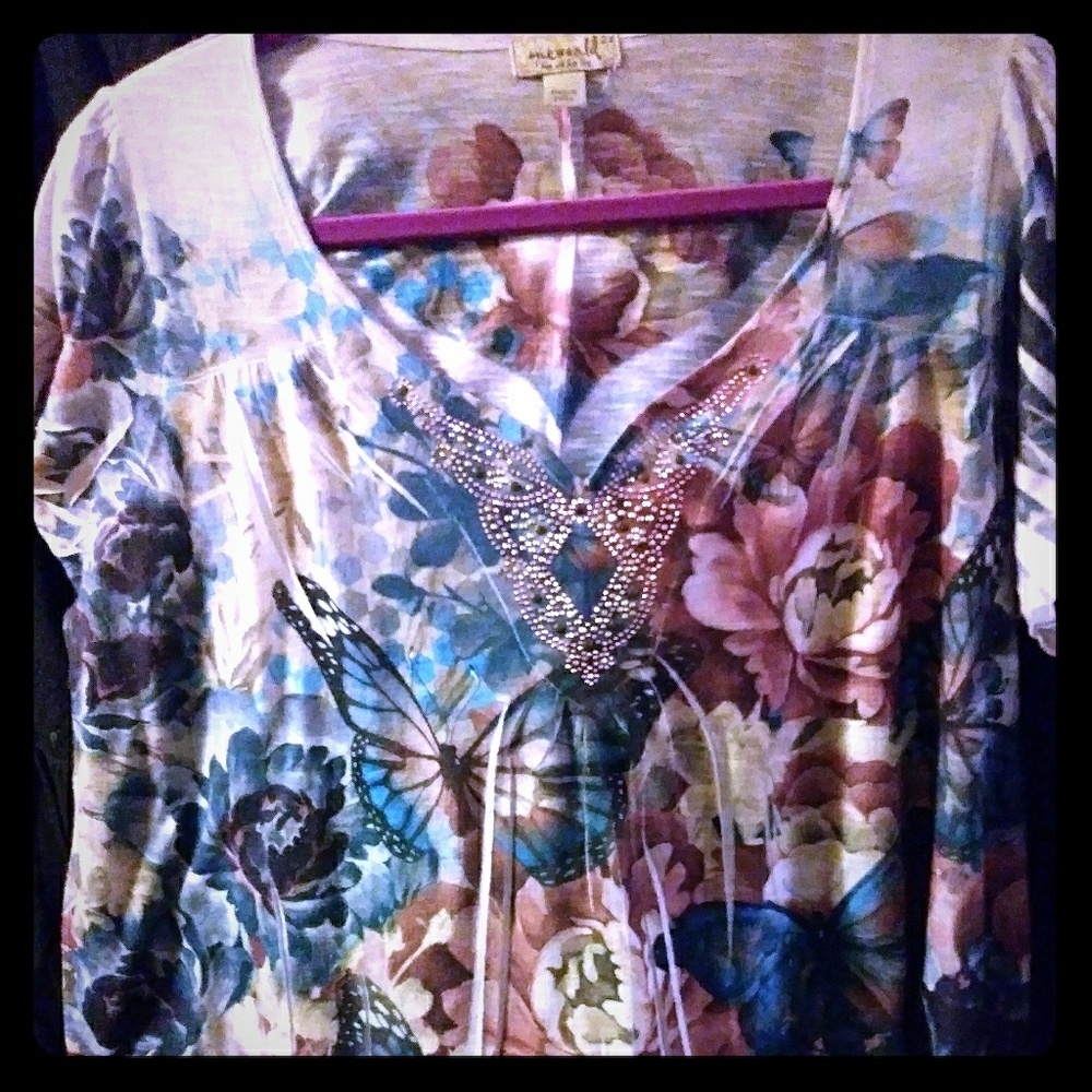Soft shirt with butterflies and flowers